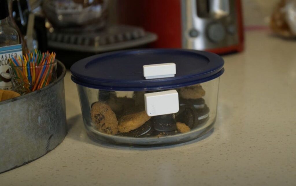 cookie jar with contact sensor